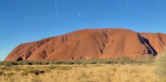Uluru, Ayers Rock – obří hora s legendou o démonech Uluru, Ayers Rock - obří hora s legendou o démonech