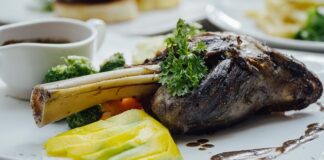 Australská kuchyně: tradiční jídlo a gurmánské dobroty kuchyně-australie-lamb